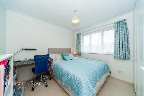 9 Caddy Close, Egham, TW20 9JL