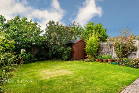 9 Caddy Close, Egham, TW20 9JL