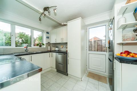 9 Caddy Close, Egham, TW20 9JL