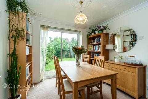 9 Caddy Close, Egham, TW20 9JL