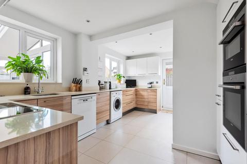 24 Aragon Close, Sunbury-on-thames, TW16 7JR