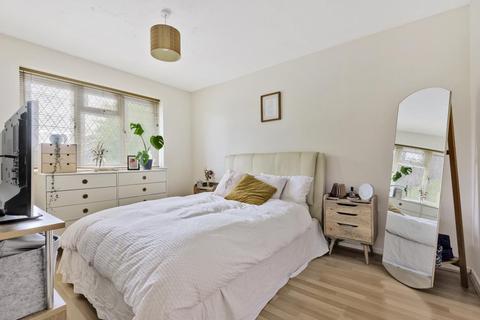 24 Aragon Close, Sunbury-on-thames, TW16 7JR