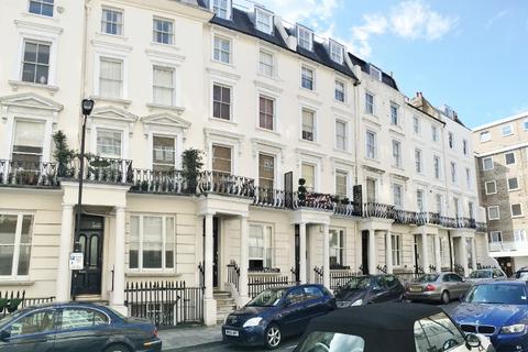 Studio to rent, Westbourne Grove Terrace, London  W2