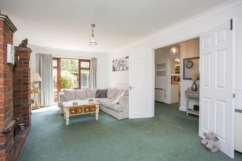 14 Ashdown Chase, Nutley, Uckfield, TN22 3LY