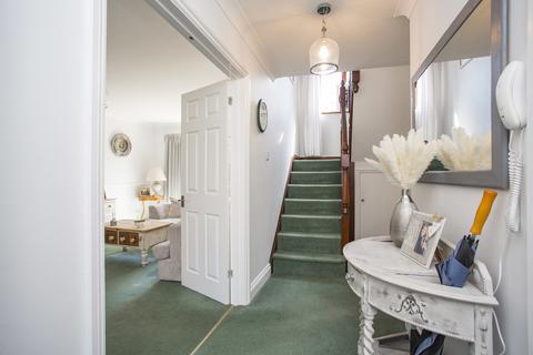 14 Ashdown Chase, Nutley, Uckfield, TN22 3LY