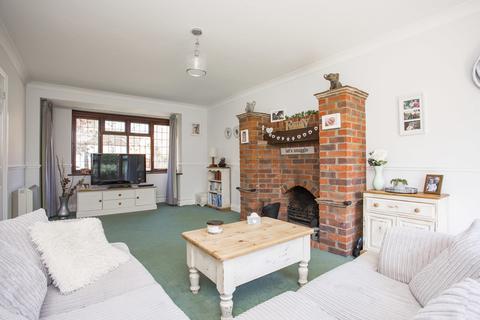 14 Ashdown Chase, Nutley, Uckfield, TN22 3LY