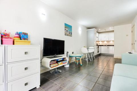 18 Isaac Way, London, SE1 1EE