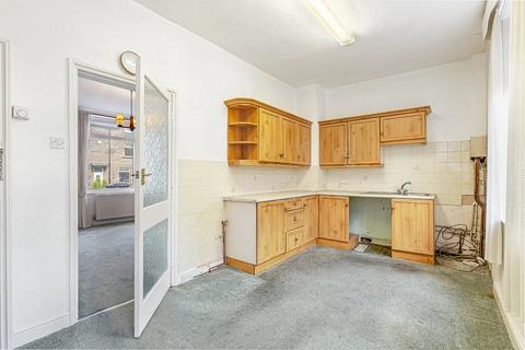10 Ash Grove, Ilkley, LS29 8EP