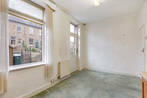 10 Ash Grove, Ilkley, LS29 8EP