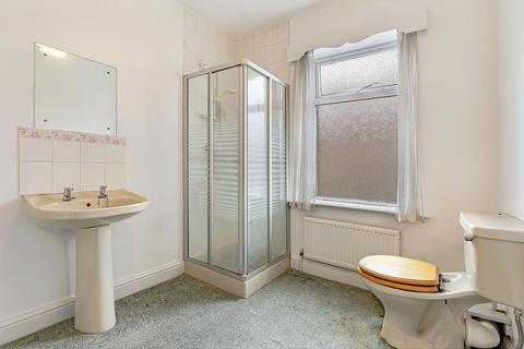10 Ash Grove, Ilkley, LS29 8EP