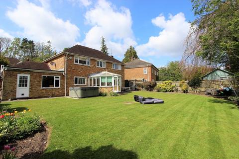 2 Lavender Close, Coulsdon, CR5 3EU