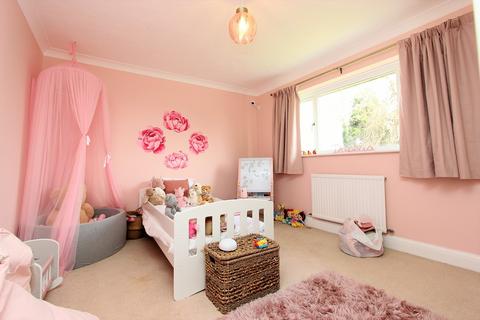 2 Lavender Close, Coulsdon, CR5 3EU