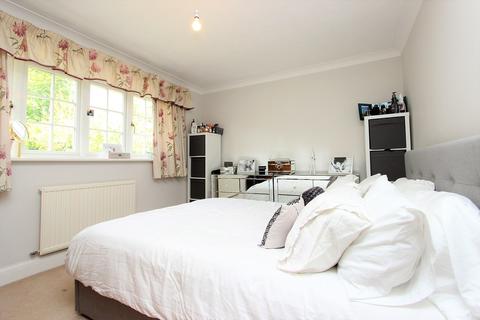 2 Lavender Close, Coulsdon, CR5 3EU