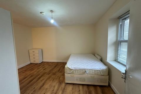 Studio to rent, Flat ,  Park Street, Luton