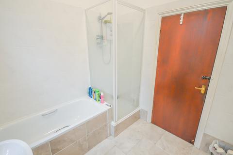 1 bedroom in a flat share to rent, Willow Tree Road, Altrincham