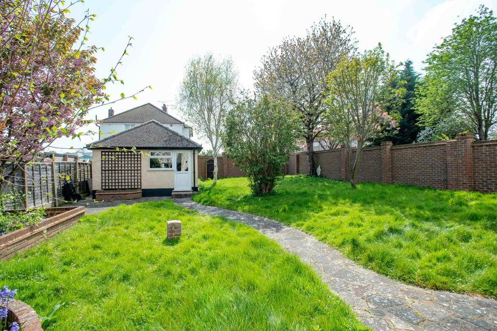 Bark Hart Road, Orpington 4 bed detached house £670,000