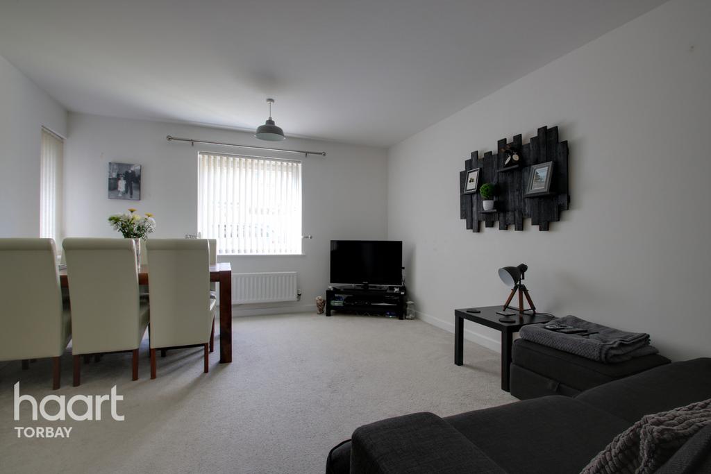 Mckay Avenue, Torquay 2 bed apartment £150,000