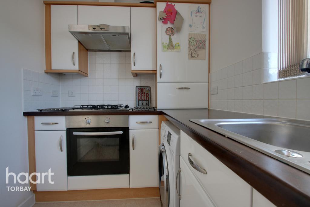 Mckay Avenue, Torquay 2 bed apartment £150,000