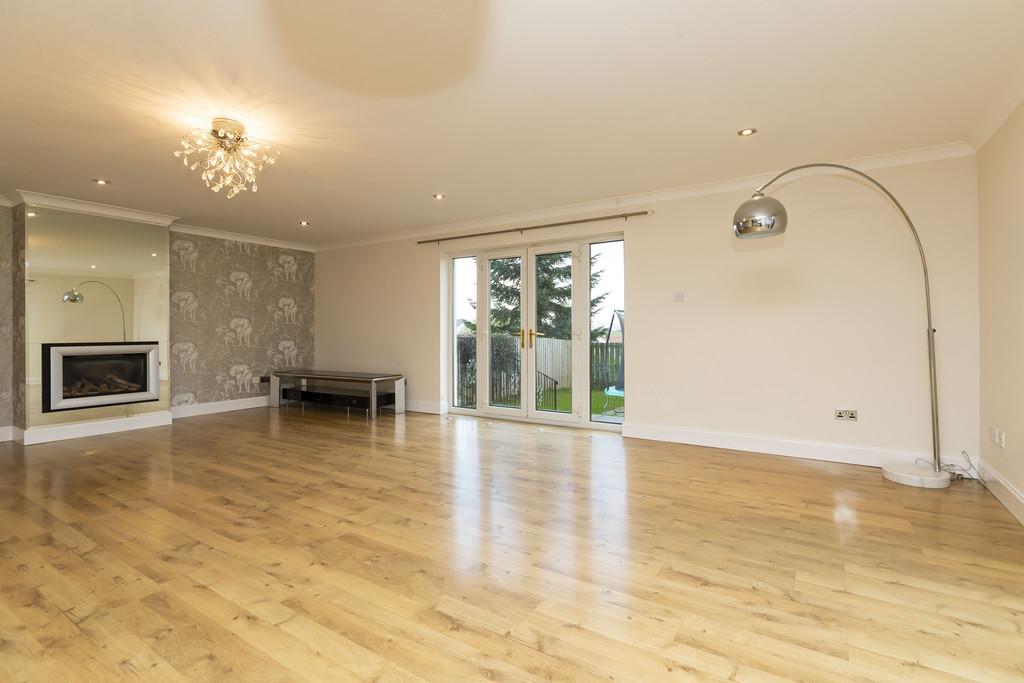 Main Street, Chryston 5 bed detached house £1,995 pcm (£460 pw)