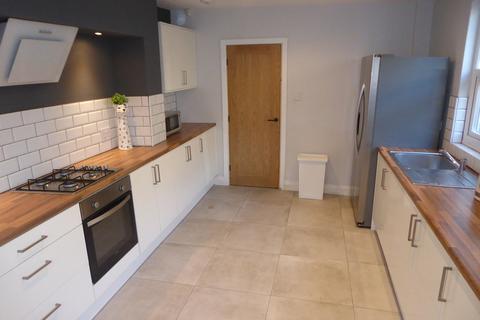 4 bedroom end of terrace house to rent, Southbank Road, Edge Hill, Liverpool