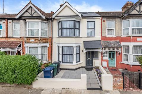 38 Lankaster Gardens, London, N2 9AJ
