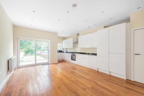 38 Lankaster Gardens, London, N2 9AJ