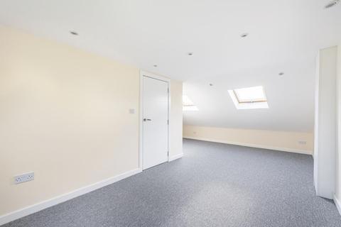 38 Lankaster Gardens, London, N2 9AJ