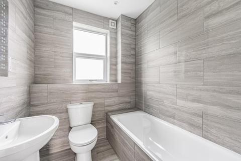 38 Lankaster Gardens, London, N2 9AJ