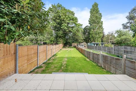 38 Lankaster Gardens, London, N2 9AJ