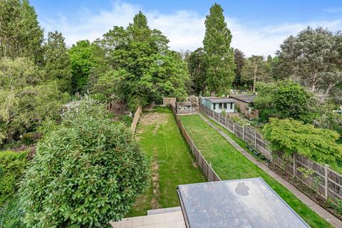38 Lankaster Gardens, London, N2 9AJ