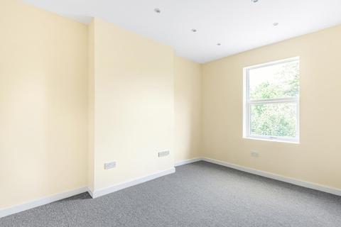 38 Lankaster Gardens, London, N2 9AJ