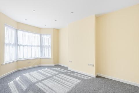 38 Lankaster Gardens, London, N2 9AJ