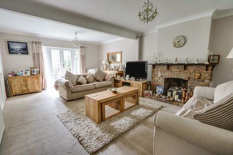 5 bedroom chalet for sale - The Chase, Rayleigh
