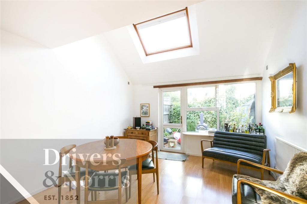 Mackenzie Road, Holloway, London, N7 2 bed terraced house £2,250 pcm