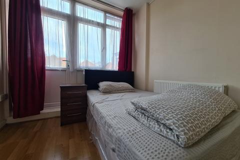 1 bedroom in a house share to rent - Chalkhill Road, Wembley, HA9