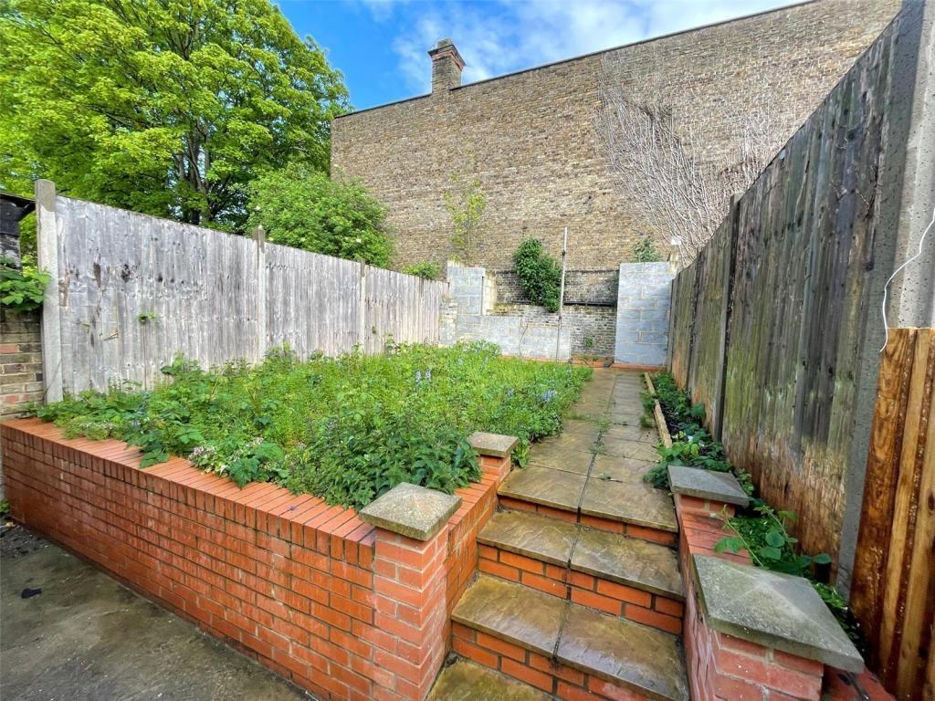 Kilburn Park Road, Kilburn, London, NW6 2 bed apartment £2,250 pcm (£