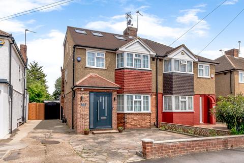 52 Queens Walk, Ruislip, HA4 0LT