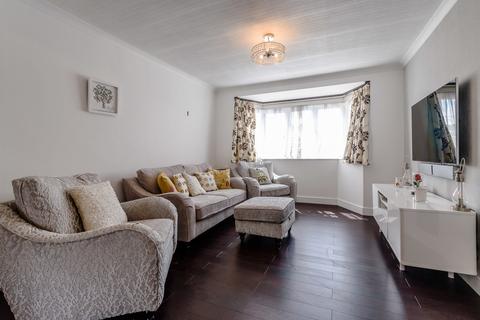 52 Queens Walk, Ruislip, HA4 0LT