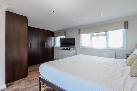 52 Queens Walk, Ruislip, HA4 0LT