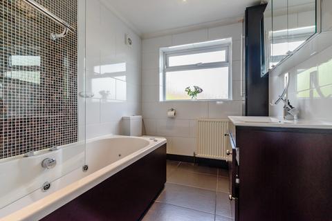 52 Queens Walk, Ruislip, HA4 0LT