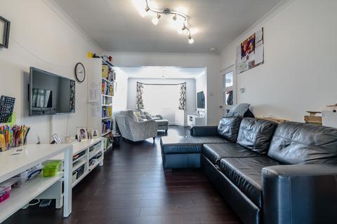 52 Queens Walk, Ruislip, HA4 0LT