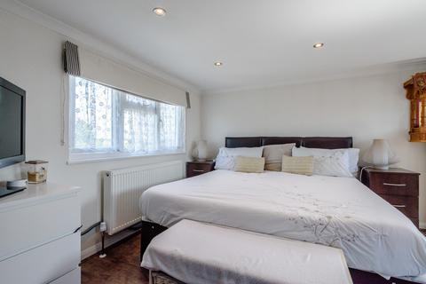 52 Queens Walk, Ruislip, HA4 0LT