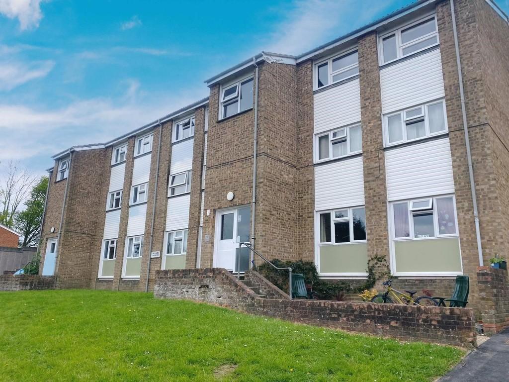 Rye Close, Guildford 2 bed apartment £275,000