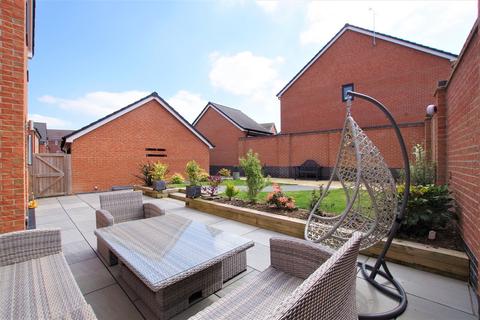 8 Fraser Drive, Bramshall, Uttoxeter, ST14 5EH