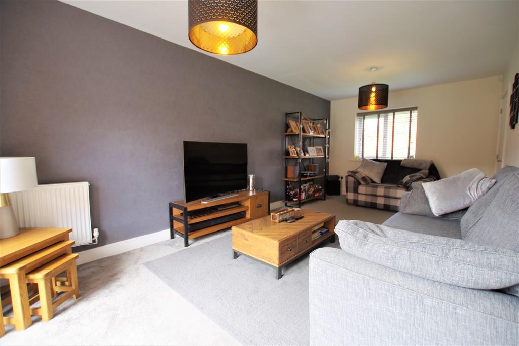 Fraser Drive, Bramshall, Uttoxeter 4 bed detached house £425,000