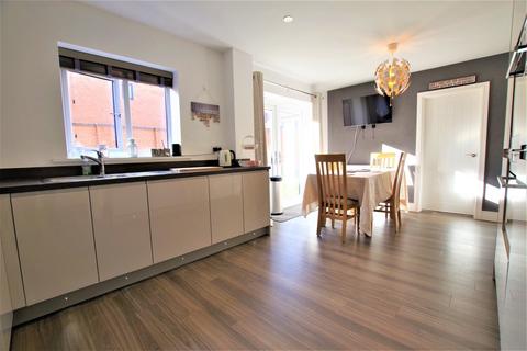 8 Fraser Drive, Bramshall, Uttoxeter, ST14 5EH