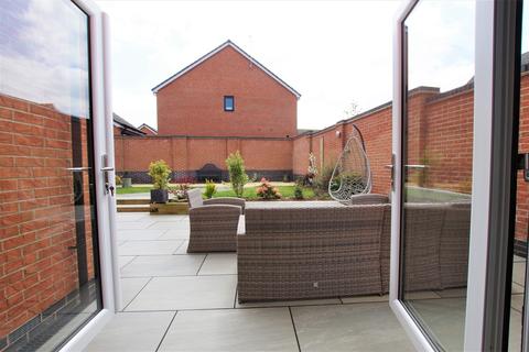 8 Fraser Drive, Bramshall, Uttoxeter, ST14 5EH