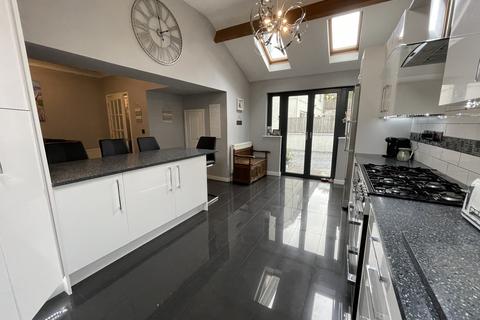 46 Carmarthen Road, Cross Hands, Llanelli, SA14 6SU