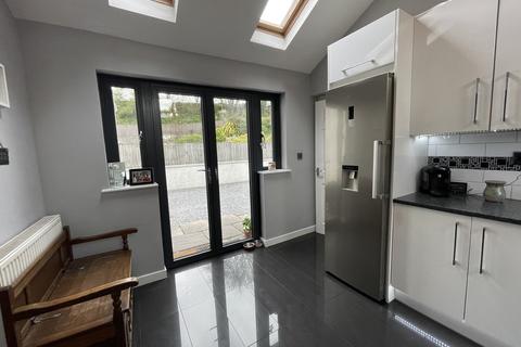 46 Carmarthen Road, Cross Hands, Llanelli, SA14 6SU