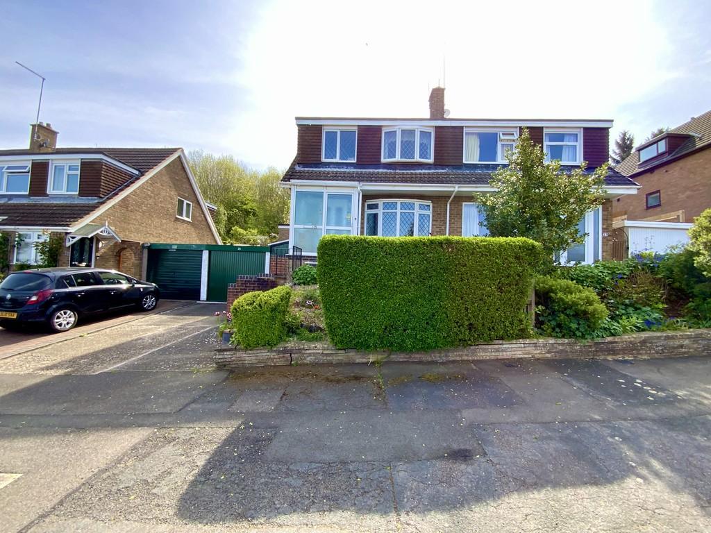 The Fairway, Daventry, NN11 4NW 3 bed semidetached house £260,000